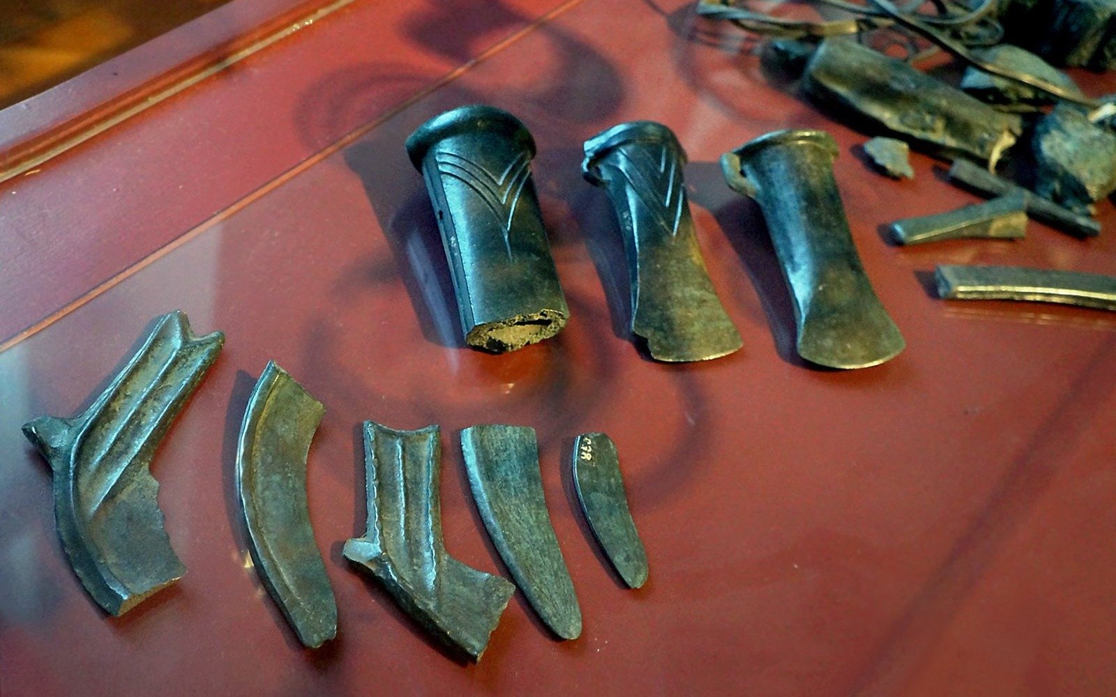 Bronz Çağı orak ve baltaları (temsili)